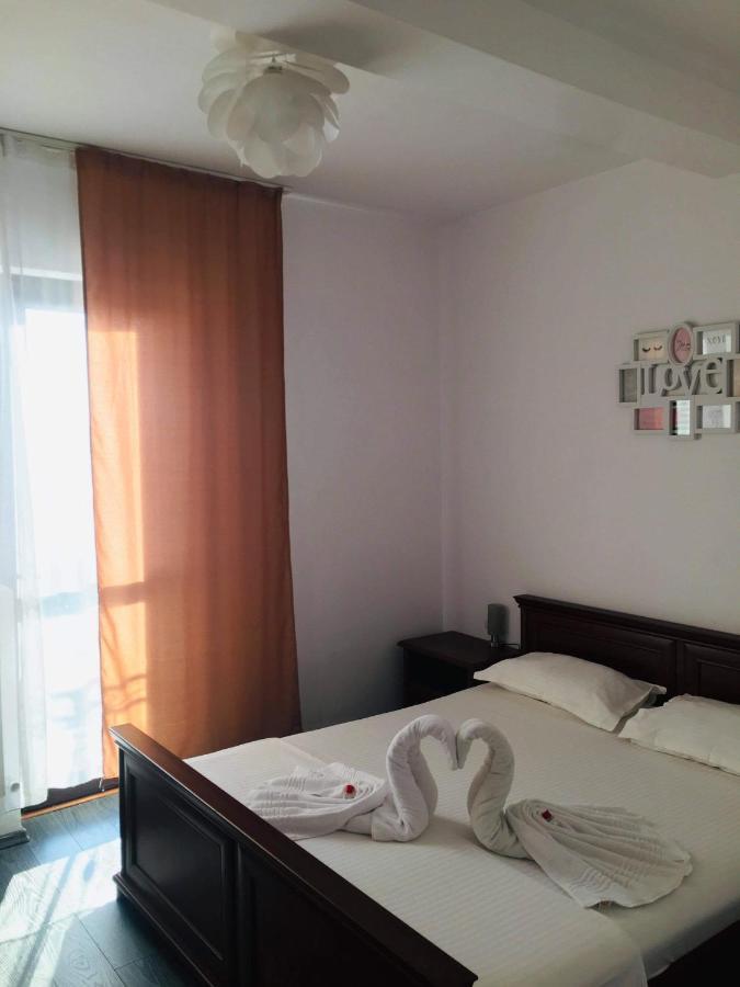 Ferienwohnung Casa Famous Iasi Exterior foto