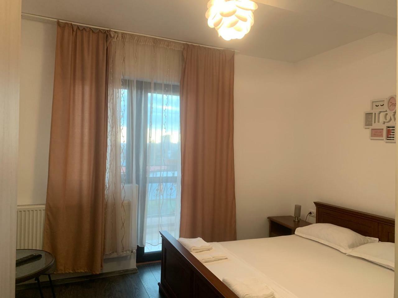 Ferienwohnung Casa Famous Iasi Exterior foto