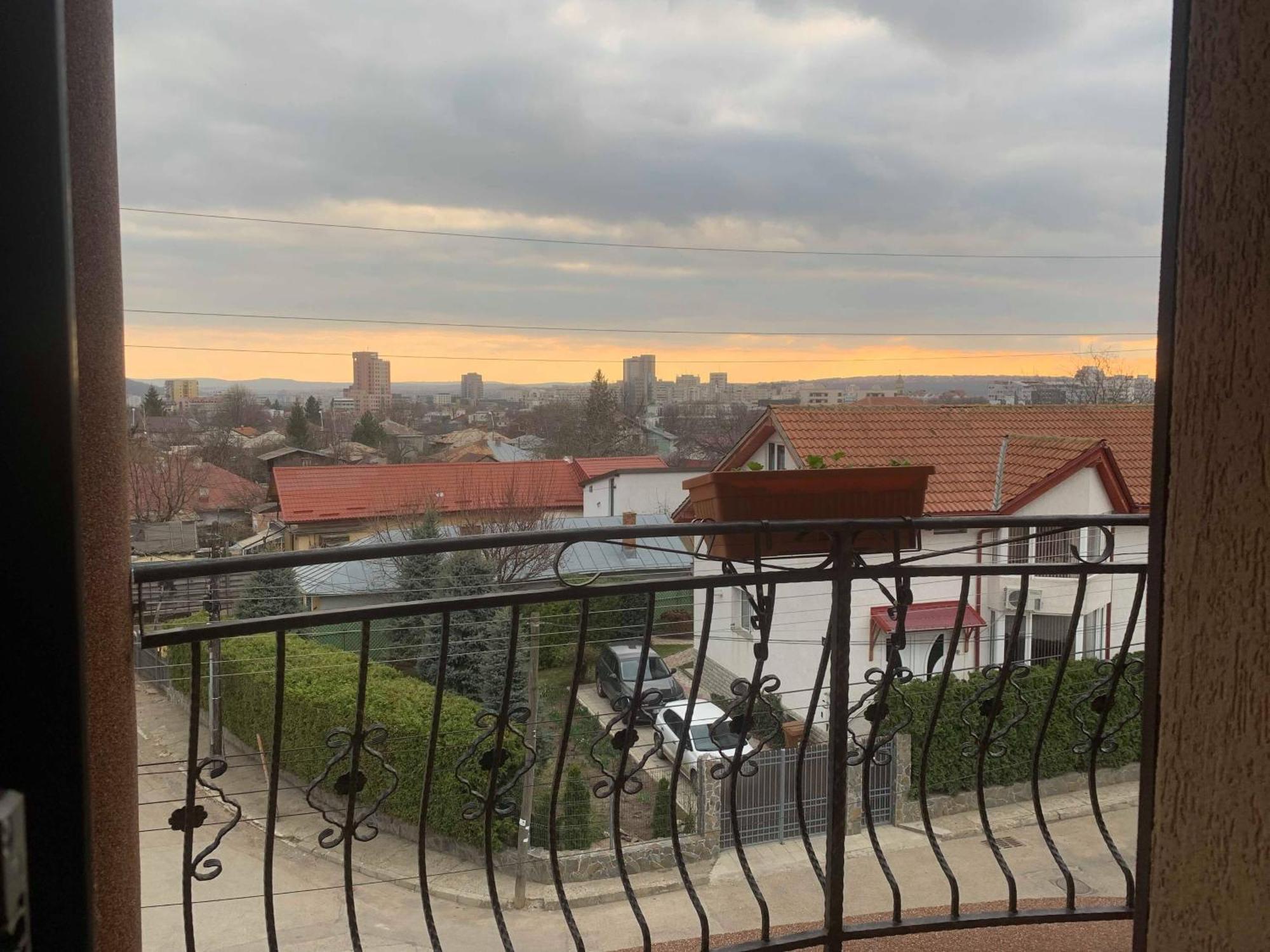 Ferienwohnung Casa Famous Iasi Exterior foto